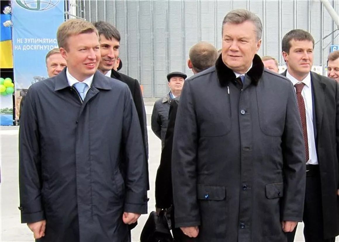 Керівник Кіровоградщини Андрій Ніколаєнко та президент України Віктор Янукович, вірогідно 2013 рік Керівник Кіровоградщини Андрій Ніколаєнко та президент України Віктор Янукович, вірогідно 2013 рік