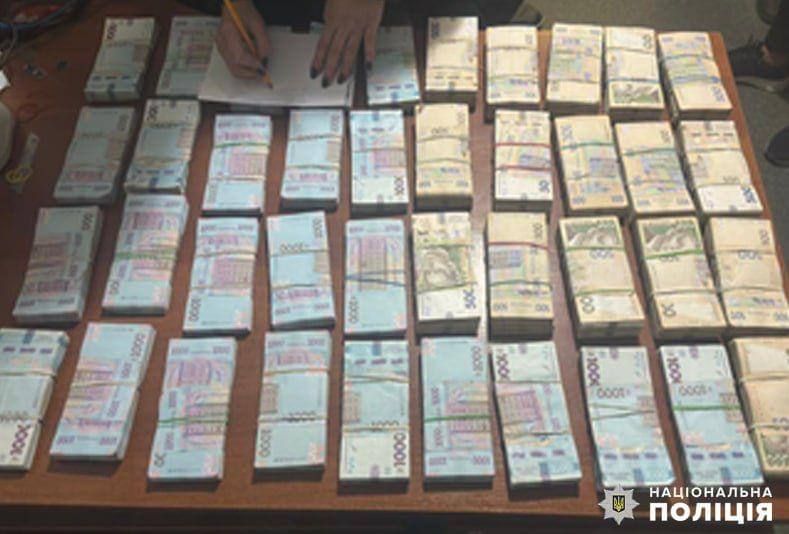 Во Львове мужчины переправляли через границу ухилянтов: использовали поддельные пенсионные по инвалидности - фото 2