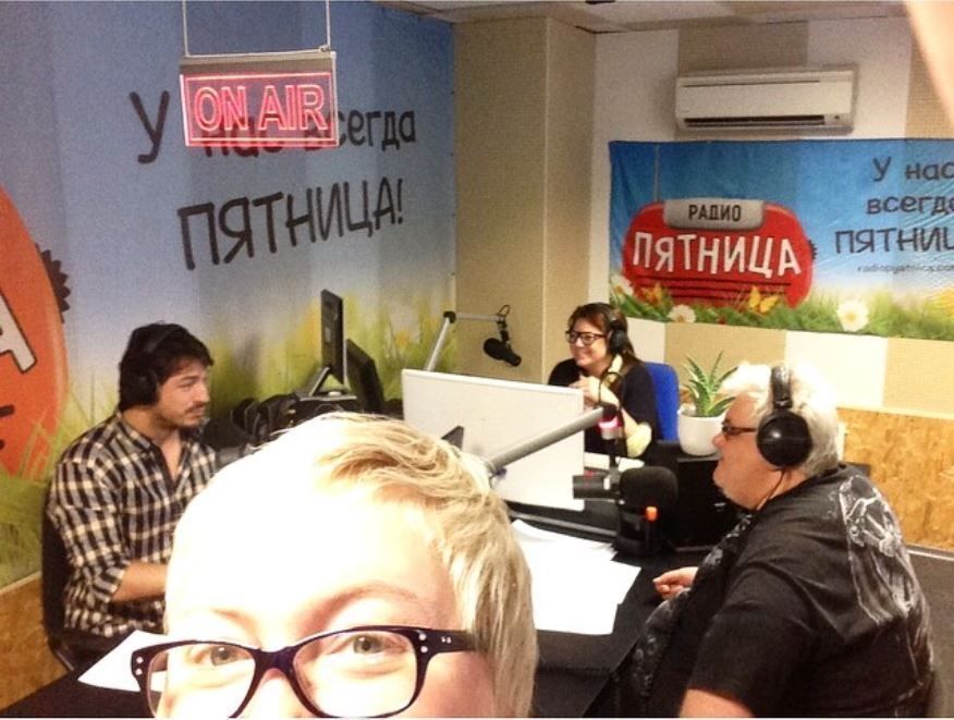 Анна Свиридова делает селфы на фоне Сивохо и Притулы Анна Свиридова делает селфы на фоне Сивохо и Притулы
