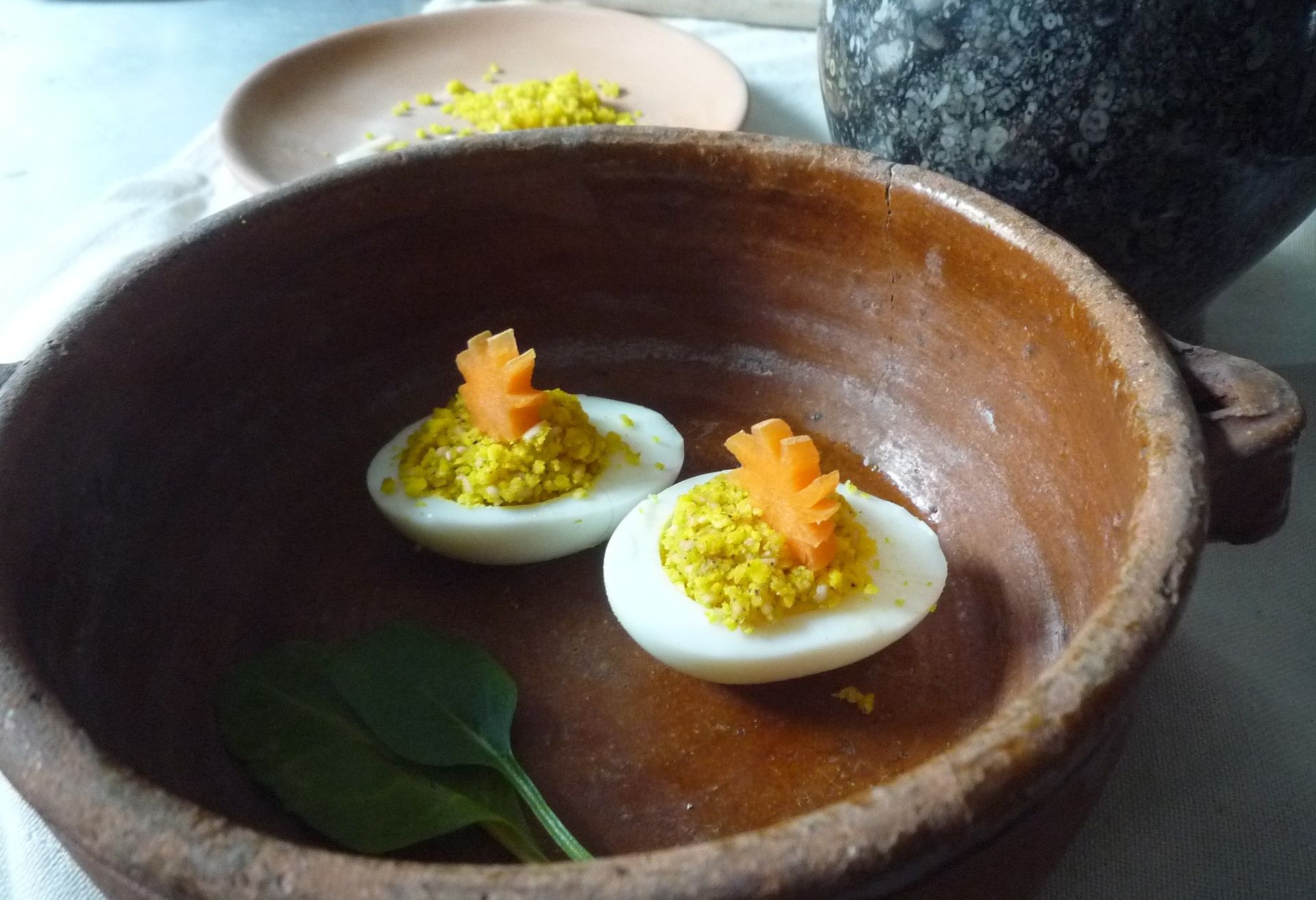 Главное не забыть полить яйца соусом Главное не забыть полить яйца соусом