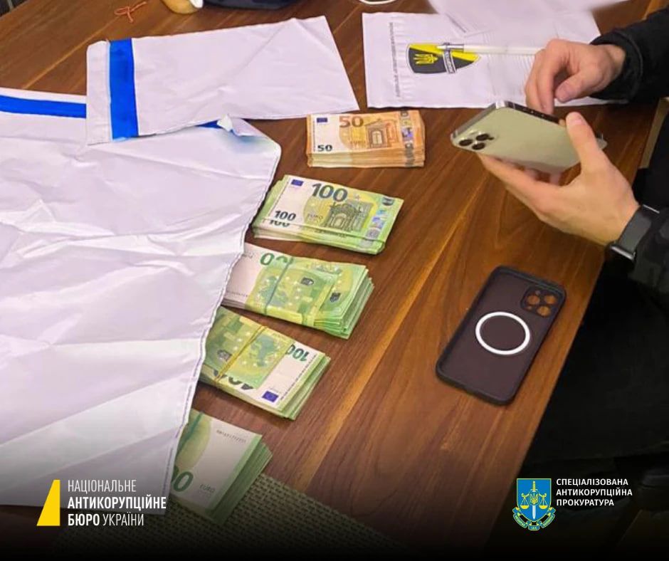 Вилучені кошти під час обшуків Вилучені кошти під час обшуків