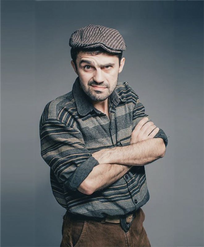 "Кажу, знімай обручку і кидай у сніг". "Кажу, знімай обручку і кидай у сніг".