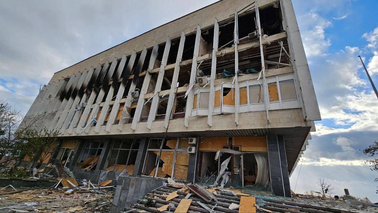 Бібліотека Гончара після удару росії 12 листопада Бібліотека Гончара після удару росії 12 листопада