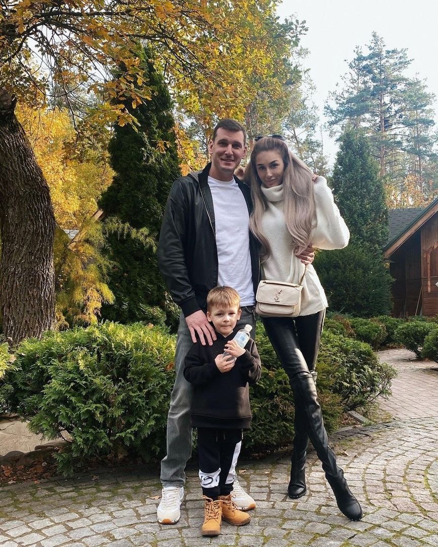 Вікторія Девіль з родиною