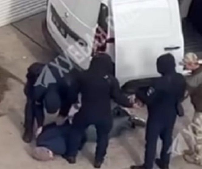 Видео, как работники ТЦК избили и связали одессита на виду у жены и дочери: руководство ТЦК выясняет обстоятельства 1