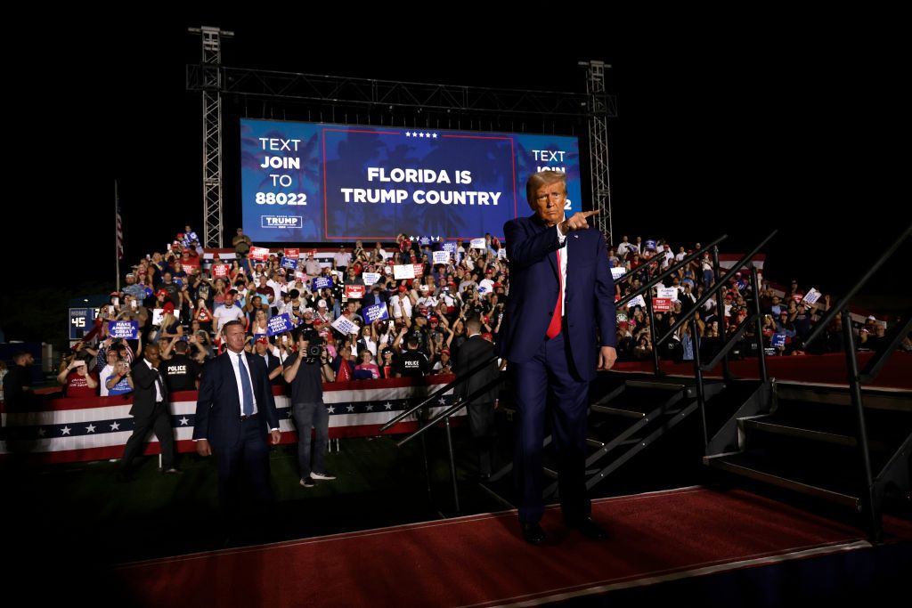 Зараз політику-республіканю небезпечно критикувати Трампа. Фото: Getty Images Зараз політику-республіканю небезпечно критикувати Трампа. Фото: Getty Images