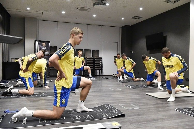 Евро-2024: Сборная Украины показала, как правильно растягиваться 2