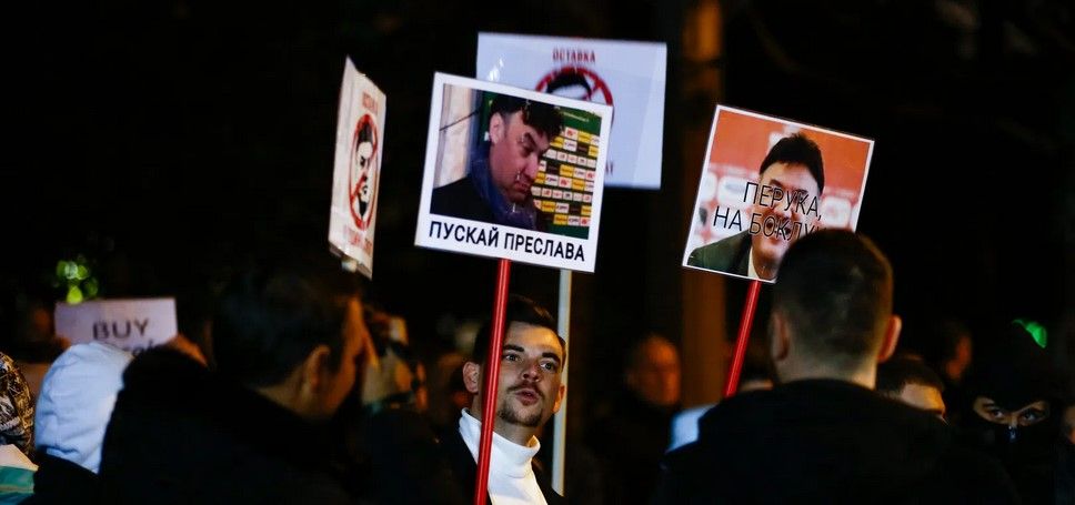 Болгарские ультрас устроили погром в центре Софии 1