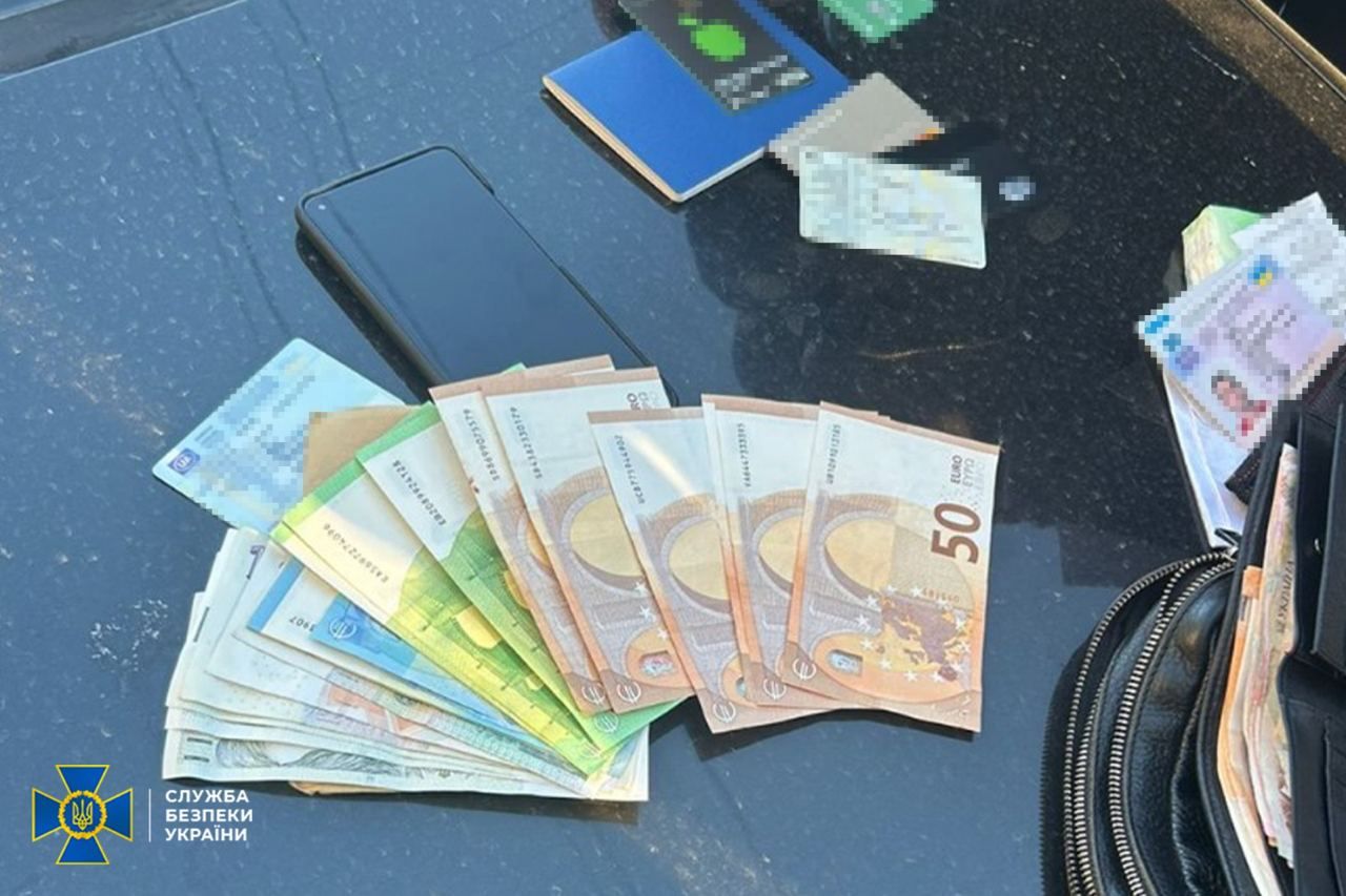 Стоимость услуг достигала $7 тысяч. Фото: СБУ Стоимость услуг достигала $7 тысяч. Фото: СБУ