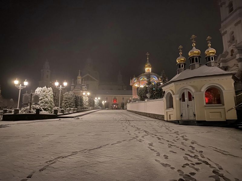 Невероятно красивая территория Почаевской лавры Невероятно красивая территория Почаевской лавры