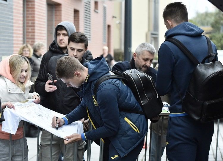 Сборная Украины прибыла на место решающего матча за выход на Евро-2024 1