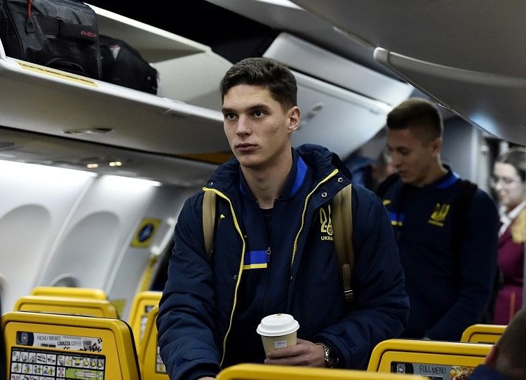 Сборная Украины прибыла на место решающего матча за выход на Евро-2024 5