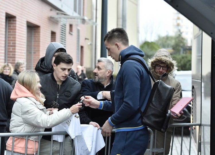 Сборная Украины прибыла на место решающего матча за выход на Евро-2024 3