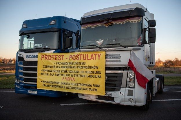 Польські перевізники не пропускають на кордоні "гуманітарку" та цистерни з пальним 1