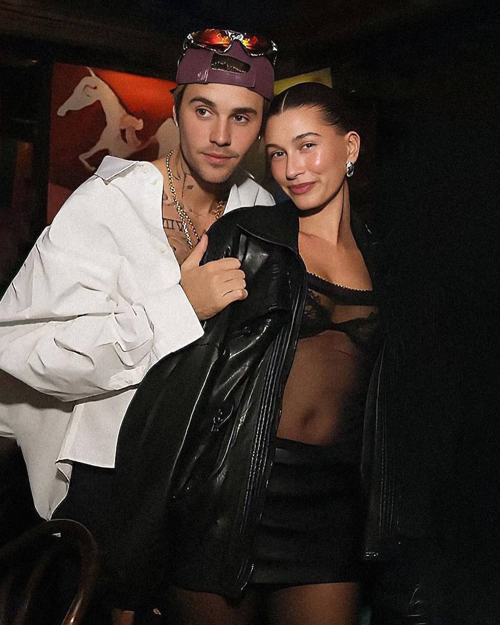 Все что надо – показала, сделав это очень сдержанно и со вкусом!