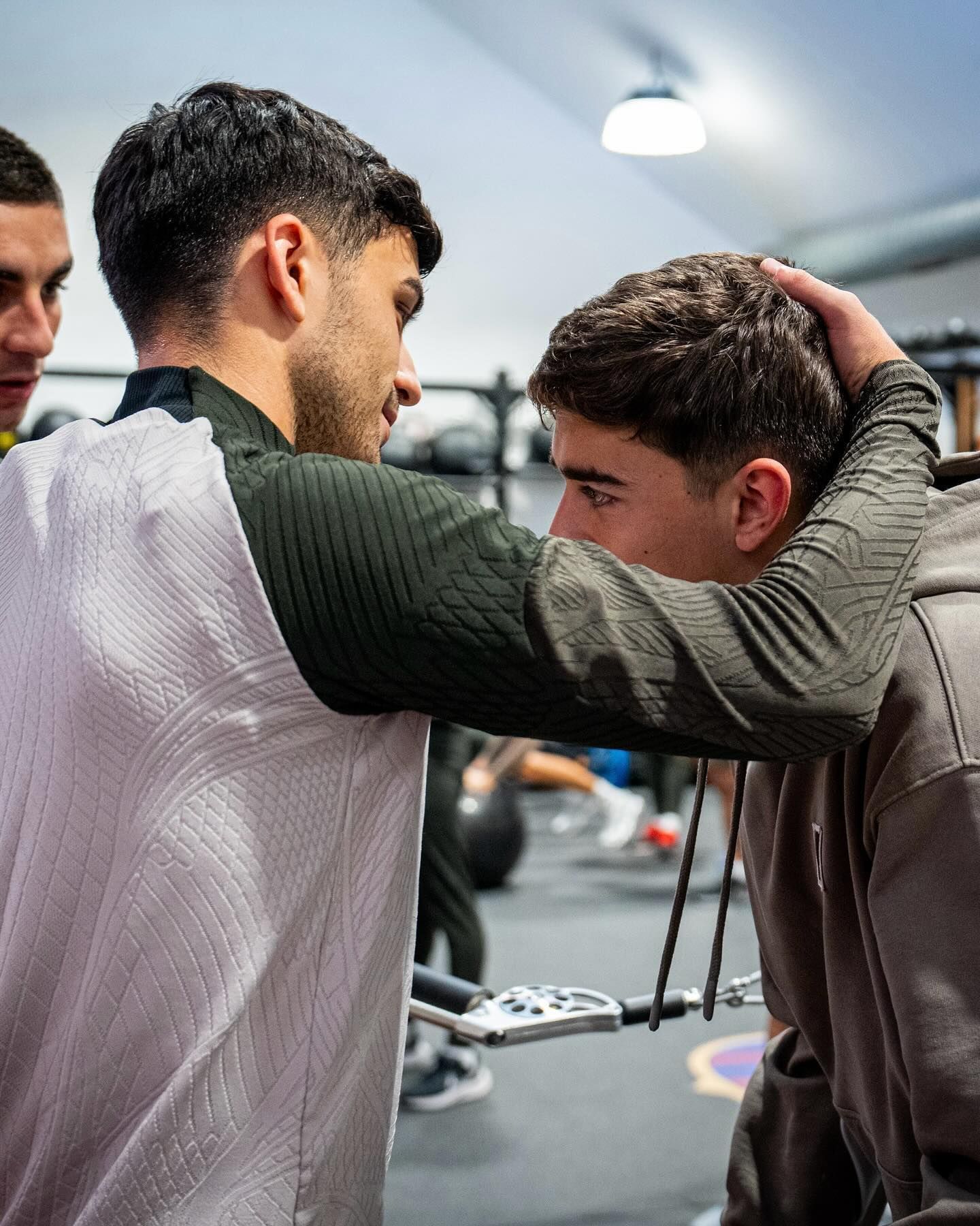 Юна зірка Барси повернувся до команди на милицях після гри за збірну 6