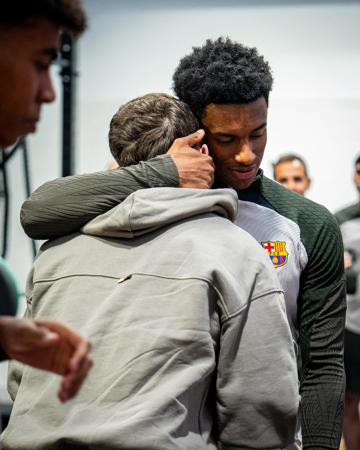 Юна зірка Барси повернувся до команди на милицях після гри за збірну 8