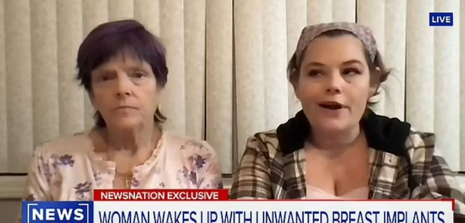 Кимберли МакКормик (слева) и ее дочь Мисти Энн (справа) рассказали, что работники клиники напали на нее и ее пострадавшую пожилую мать