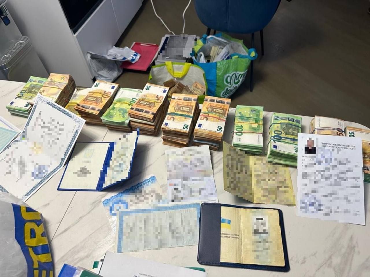 Вилучені кошти при обшуку