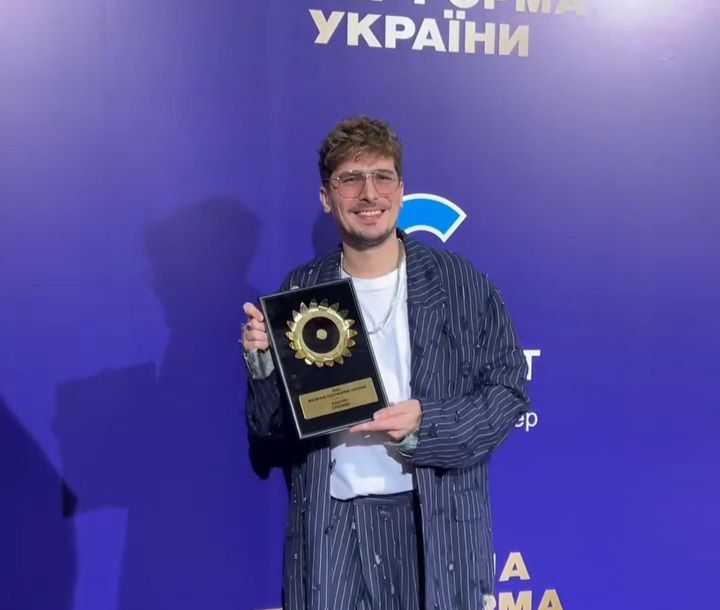 Олексій Завгородній (Позитив) на червоному хіднику.  Олексій Завгородній (Позитив) на червоному хіднику.
