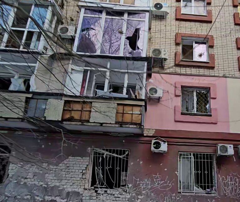 В результате обстрела повреждены жилые дома В результате обстрела повреждены жилые дома