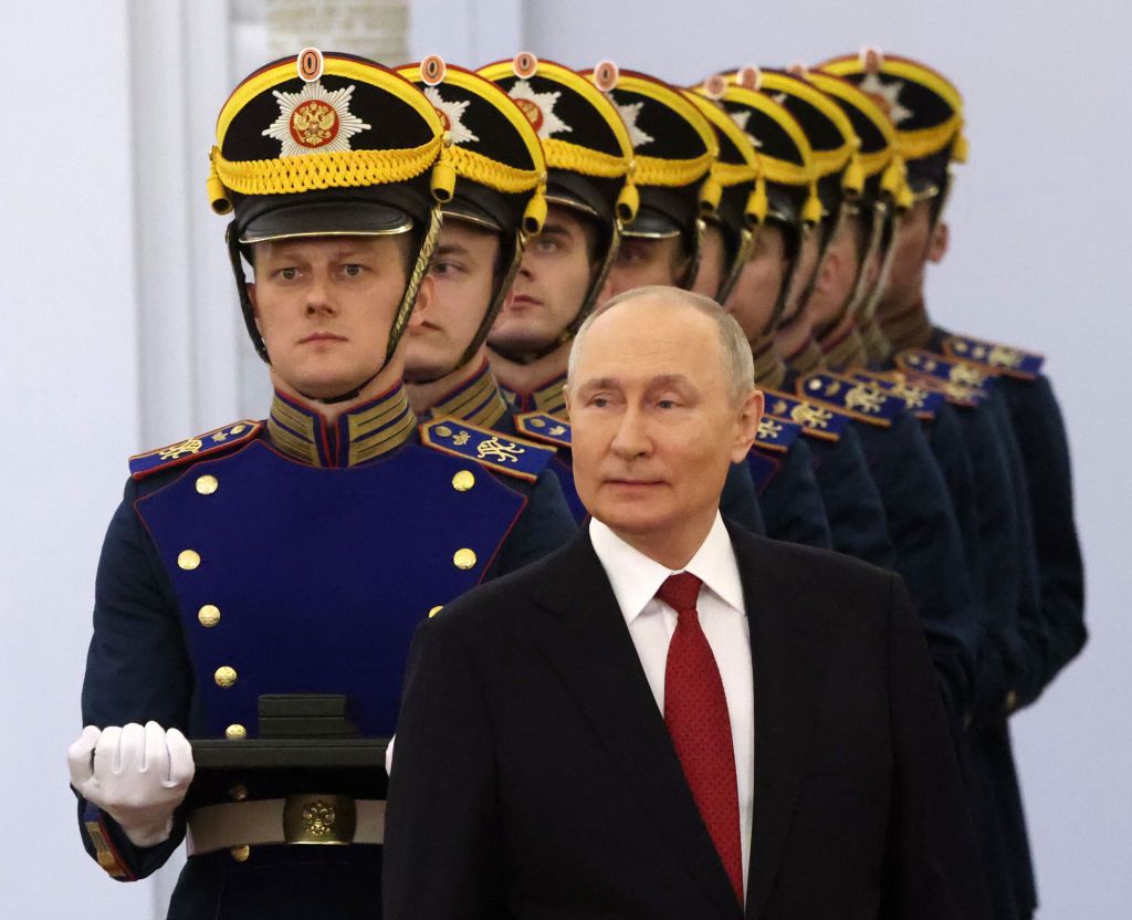 Путин любит, когда его охраняют мальчики  Путин любит, когда его охраняют мальчики