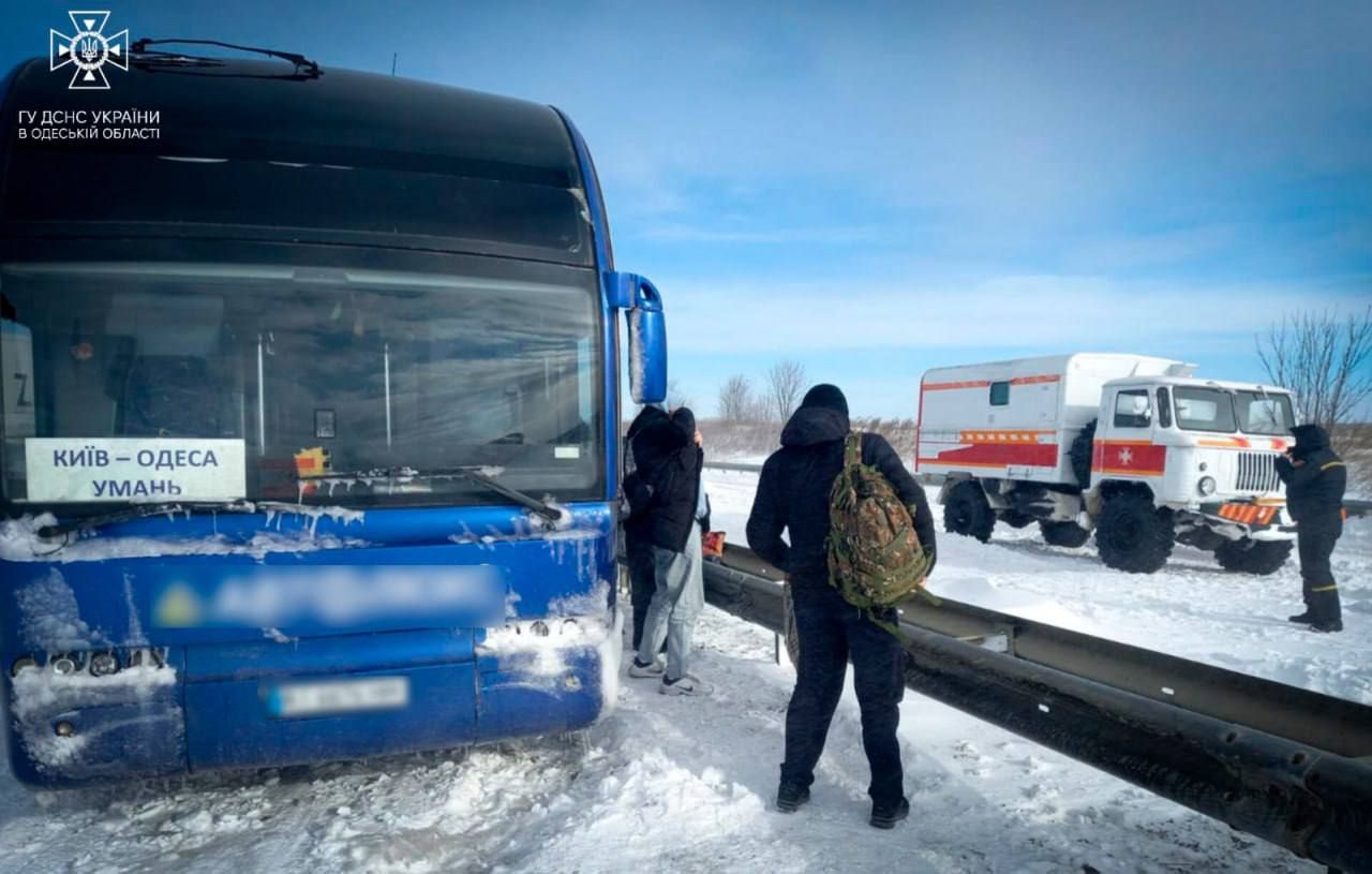 На державному та регіональному рівнях функціонують штаби з ліквідації наслідків негоди. Фото: Ігор Клименко На державному та регіональному рівнях функціонують штаби з ліквідації наслідків негоди. Фото: Ігор Клименко