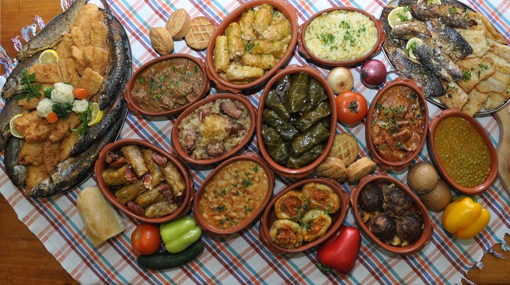 Албанская кухня богата овощами и морепродуктами, а еще здесь любят мясо и сыр! Албанская кухня богата овощами и морепродуктами, а еще здесь любят мясо и сыр!