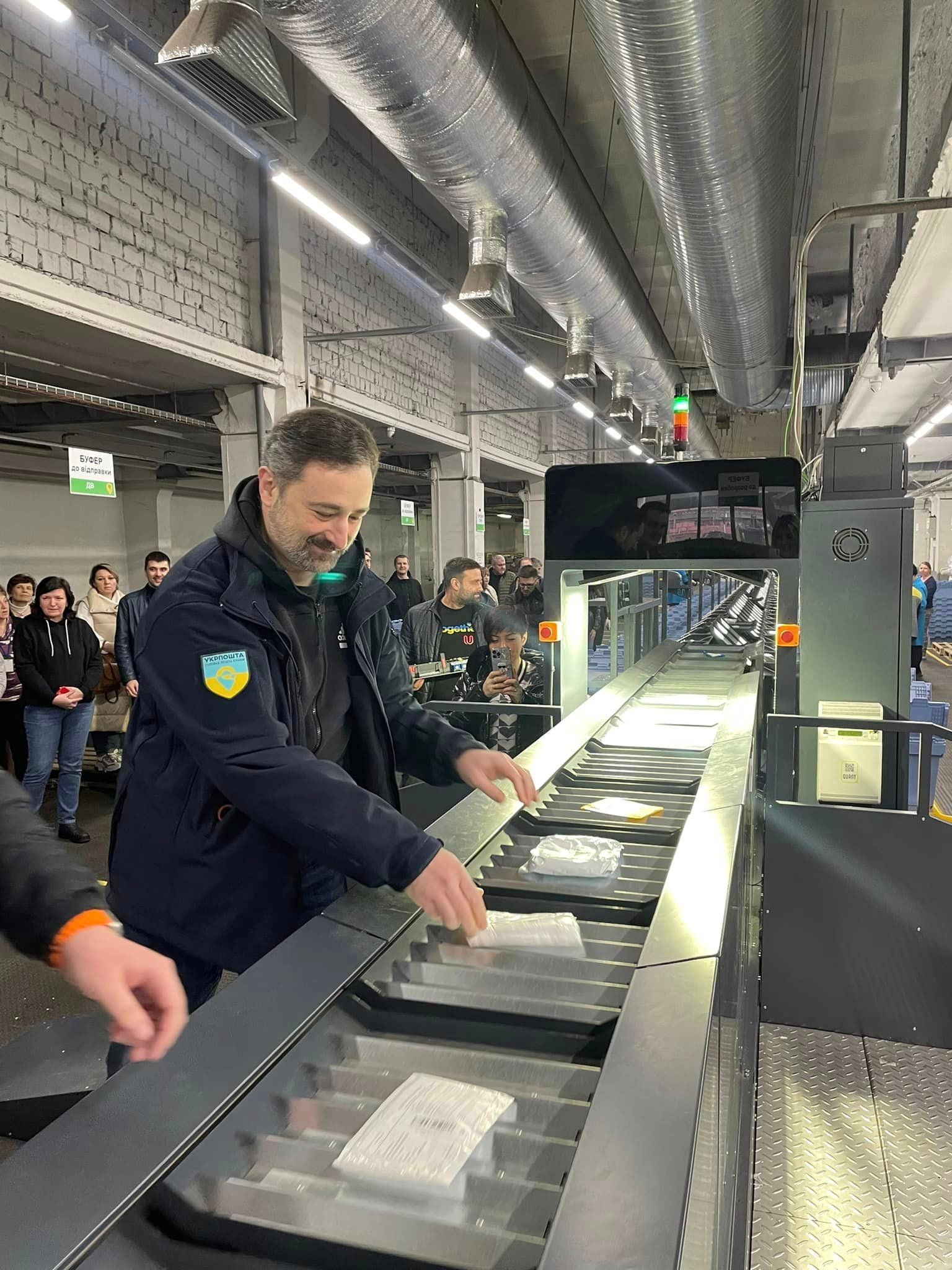 Ігор Смілянській перевірив роботу сортувальної лінії. Ігор Смілянській перевірив роботу сортувальної лінії.