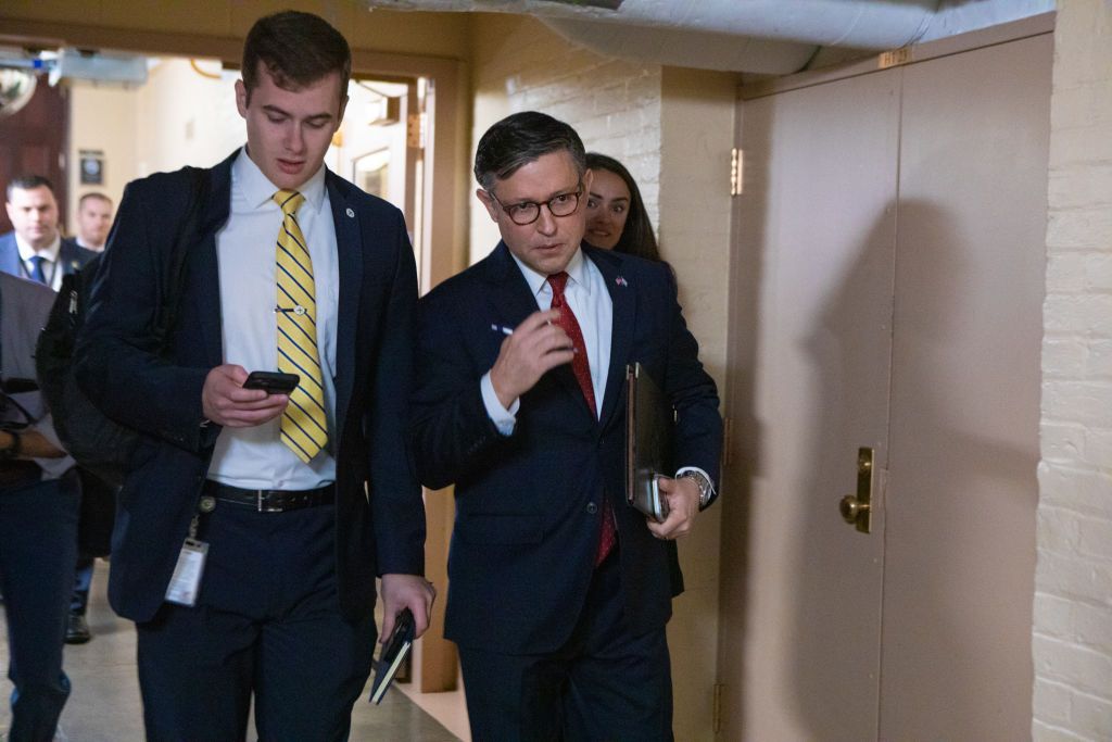 Майк Джонсон каже, що американці не можуть дозволити путіну розгулювати по Європі. Фото: Getty Images