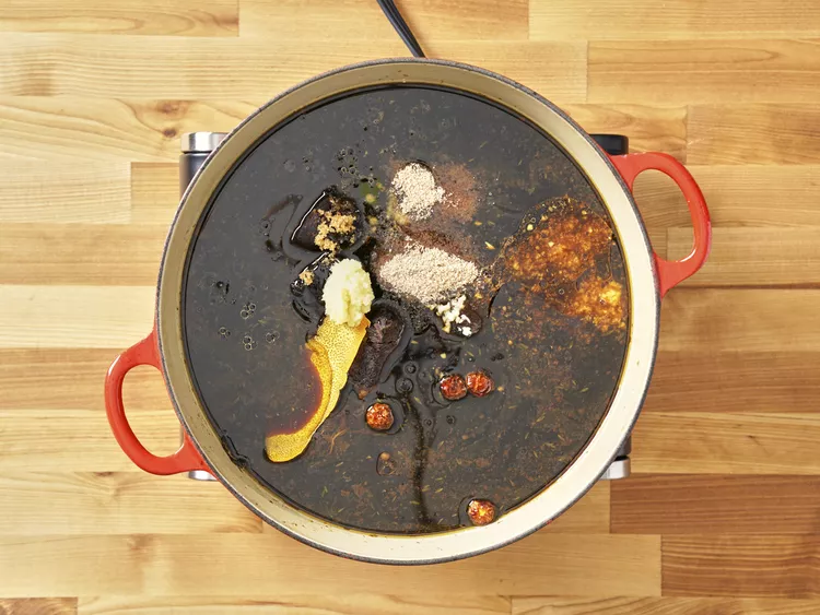 Блюдо имеет баланс вкуса между сладким и пикантным. Блюдо имеет баланс вкуса между сладким и пикантным.