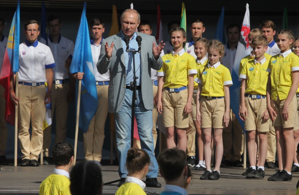 Виступ путіна в таборі Артек в анексованому Криму - це улюблене місце відпочинку дітей з Гази та Палестинської автономії. Фото: gettyimages.com Виступ путіна в таборі Артек в анексованому Криму - це улюблене місце відпочинку дітей з Гази та Палестинської автономії. Фото: gettyimages.com