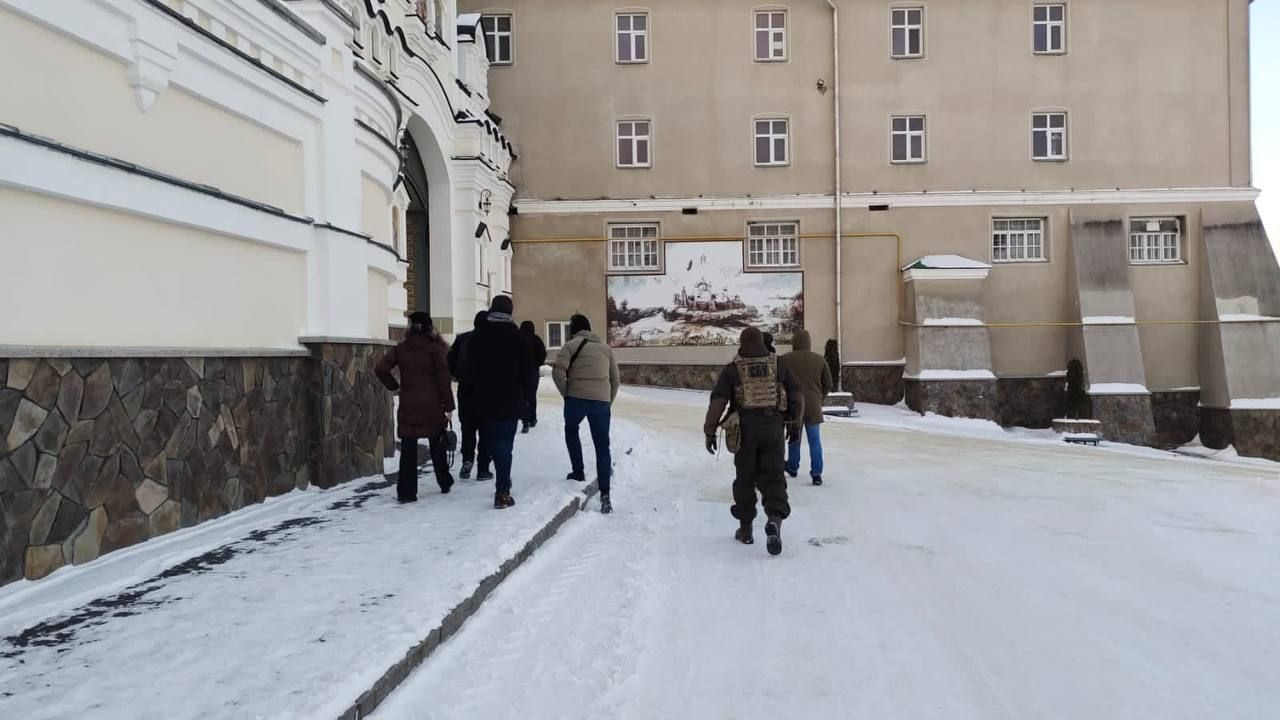Обыски в лавре Обыски в лавре
