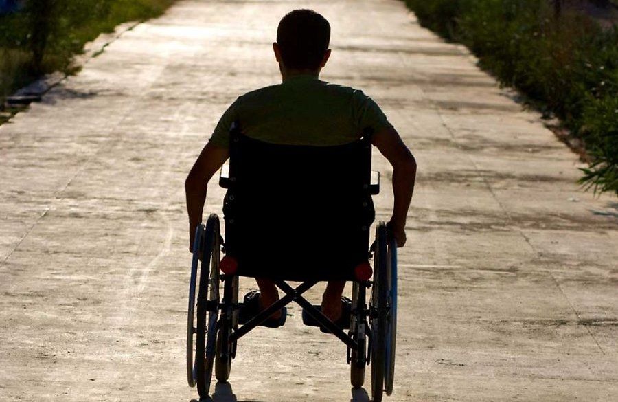 Слово походить від латинського «invalidus», що значить слабкий, немічний