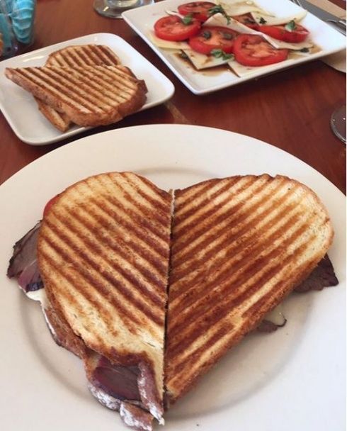 иногда она позволяет себе вкусненькое! иногда она позволяет себе вкусненькое!