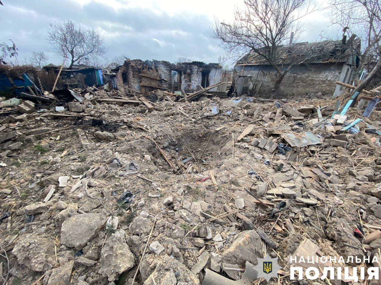 Вирва внаслідок удару росіян. Фото: Нацполіція Херсонської області Вирва внаслідок удару росіян. Фото: Нацполіція Херсонської області