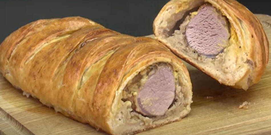 Мясо, запеченное в тесте, словно огромный хот-дог, считается классическим мясным жарким на Слобожанщине. Мясо, запеченное в тесте, словно огромный хот-дог, считается классическим мясным жарким на Слобожанщине.