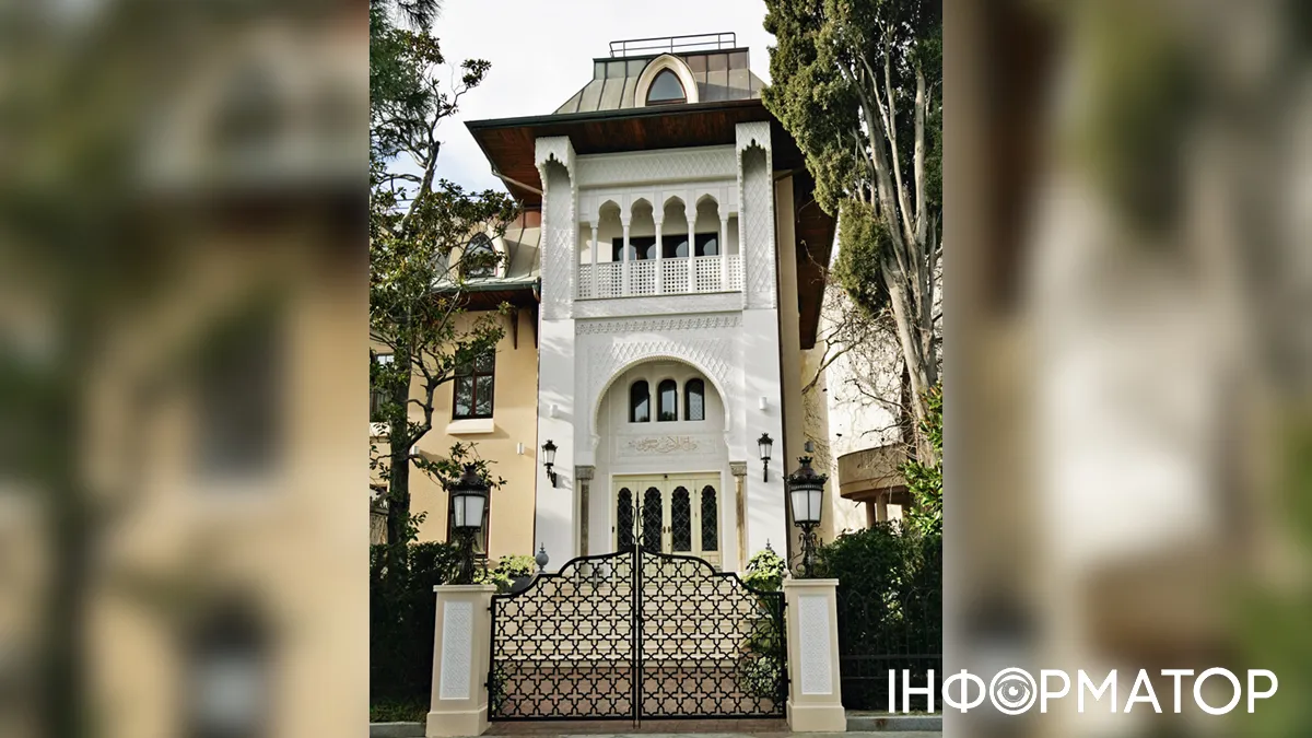 Вілла з багатим минулим та із зоряним сьогоденням, у центрі набережної Ялти, сказано на сторінці закладу в  Вілла з багатим минулим та із зоряним сьогоденням, у центрі набережної Ялти, сказано на сторінці закладу в