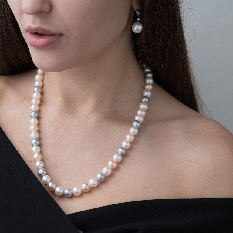 День ношения жемчуга — это значимый праздник, который выходит за рамки моды. Это день празднования личной силы, красоты и уникальных историй, которые делают нас теми, кем мы являемся День ношения жемчуга — это значимый праздник, который выходит за рамки моды. Это день празднования личной силы, красоты и уникальных историй, которые делают нас теми, кем мы являемся