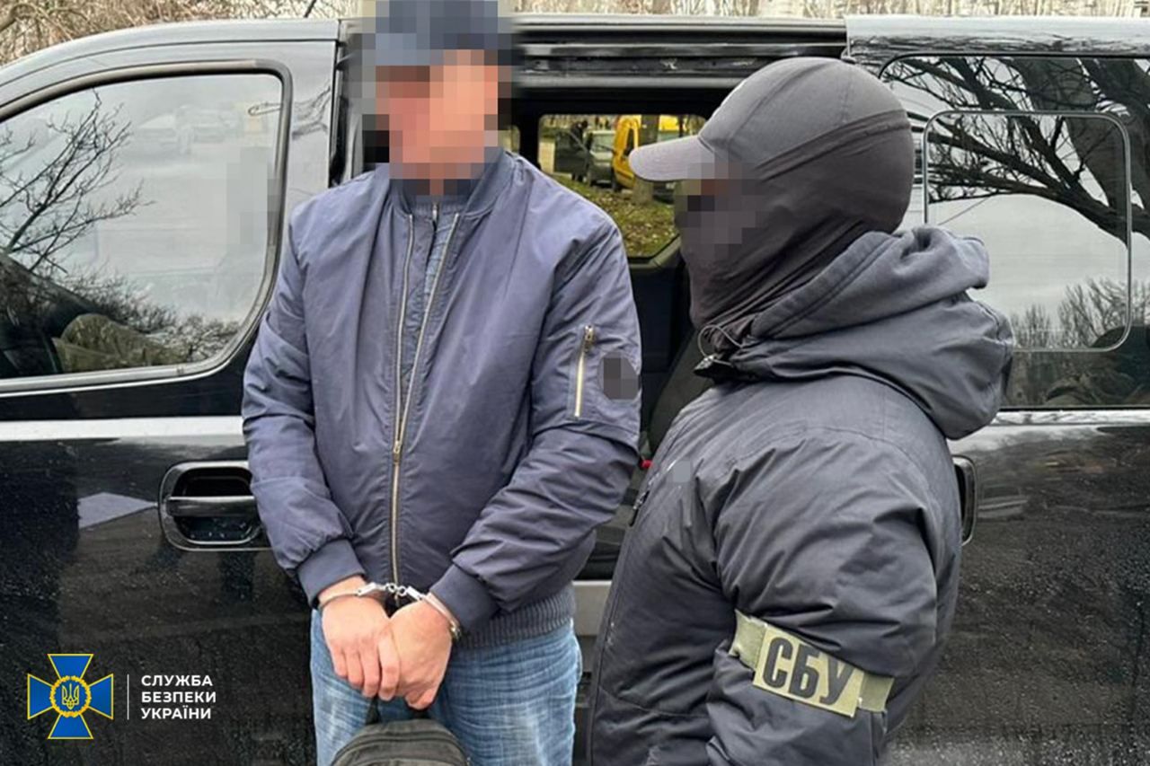 Помогали избежать мобилизации: СБУ задержала пятерых организаторов схем в трех городах Украины - фото 2