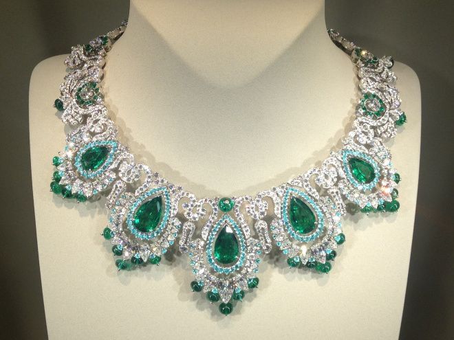 Такие украшения делает Van Cleef & Arpels. Такие украшения делает Van Cleef & Arpels.