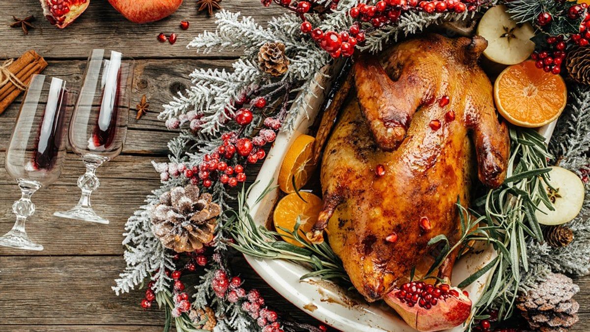 Качка запечена з яблуками - традиційна страва новорічного столу! Качка запечена з яблуками - традиційна страва новорічного столу!