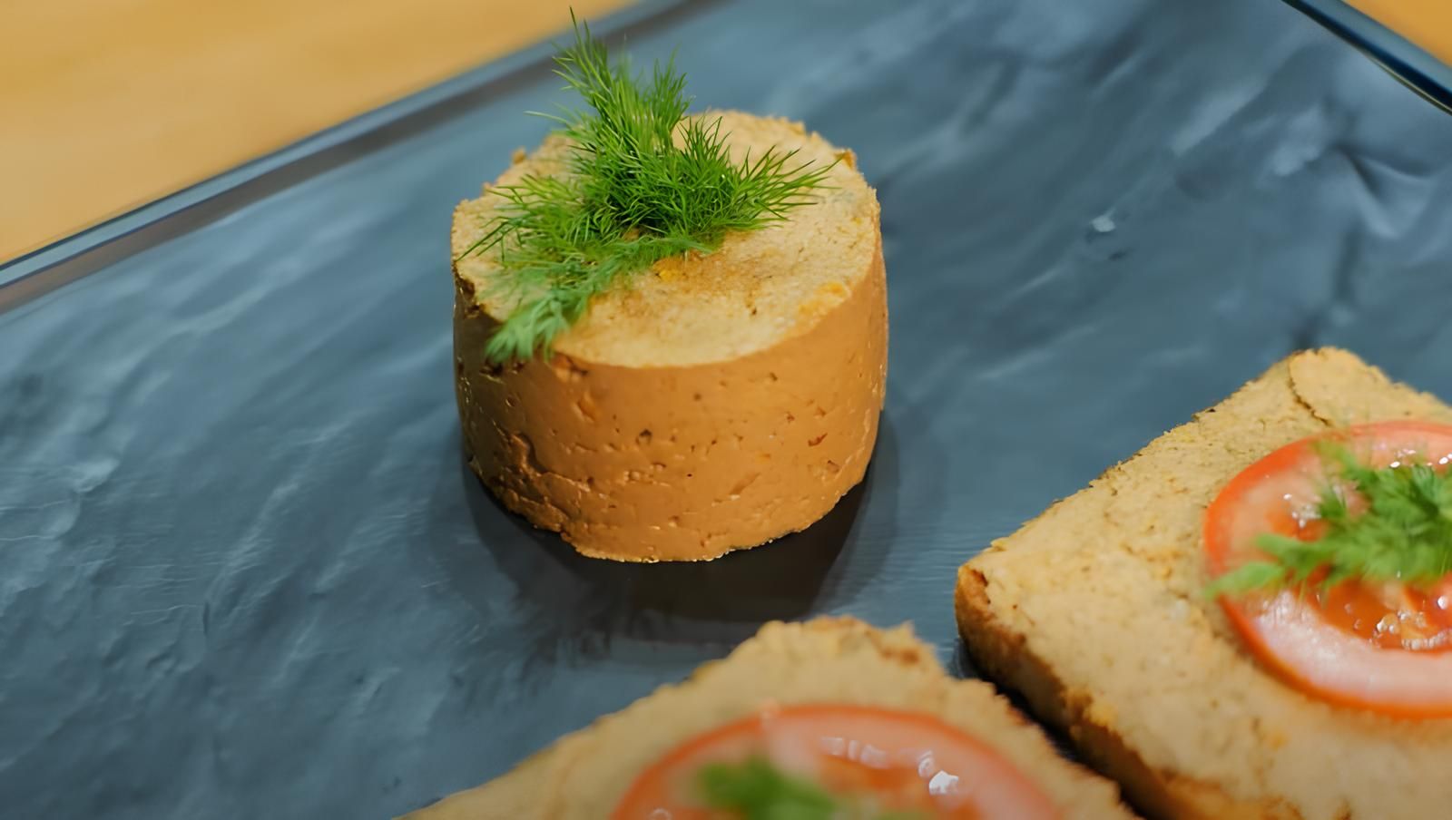 Приготувавши печінковий паштет з курячої печінки самостійно ви точно не пожалкуєте, адже це зовсім інша смакота!