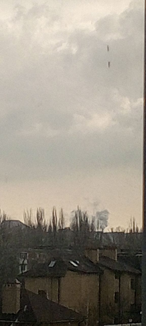 В российском Таганроге раздался громкий взрыв: в небо подняли три боевых вертолета - видео 1