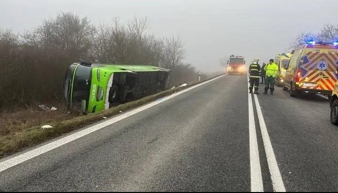 ДТП з українцями у Словаччині: на гірському перевалі перекинувс автобус, постраждали діти 1