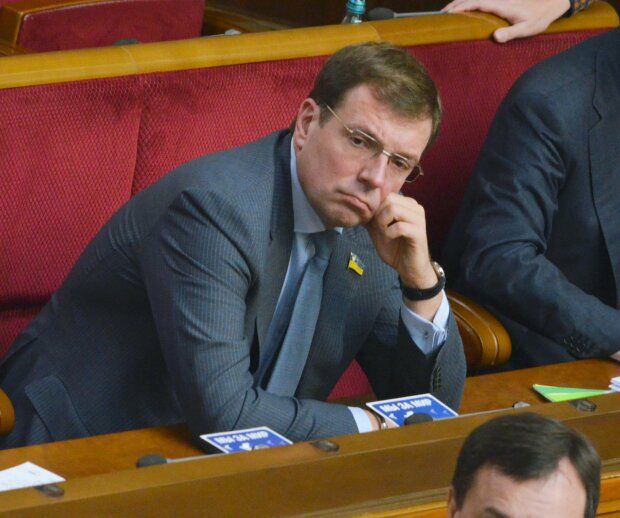 Чем руководит - там и имеет: состояние депутата Скорика совпадает с особенностями его должностей 3