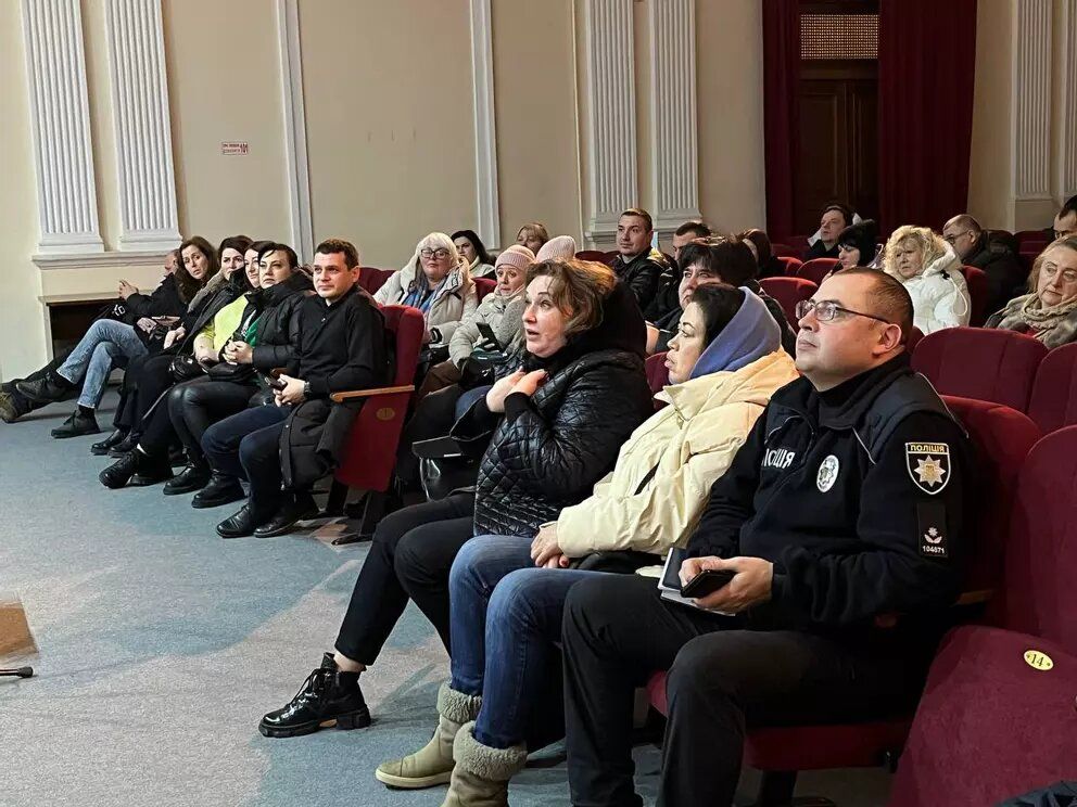  ОСББ не веде реєстру зареєстрованих, проживаючих співвласників/ мешканців будинку. 