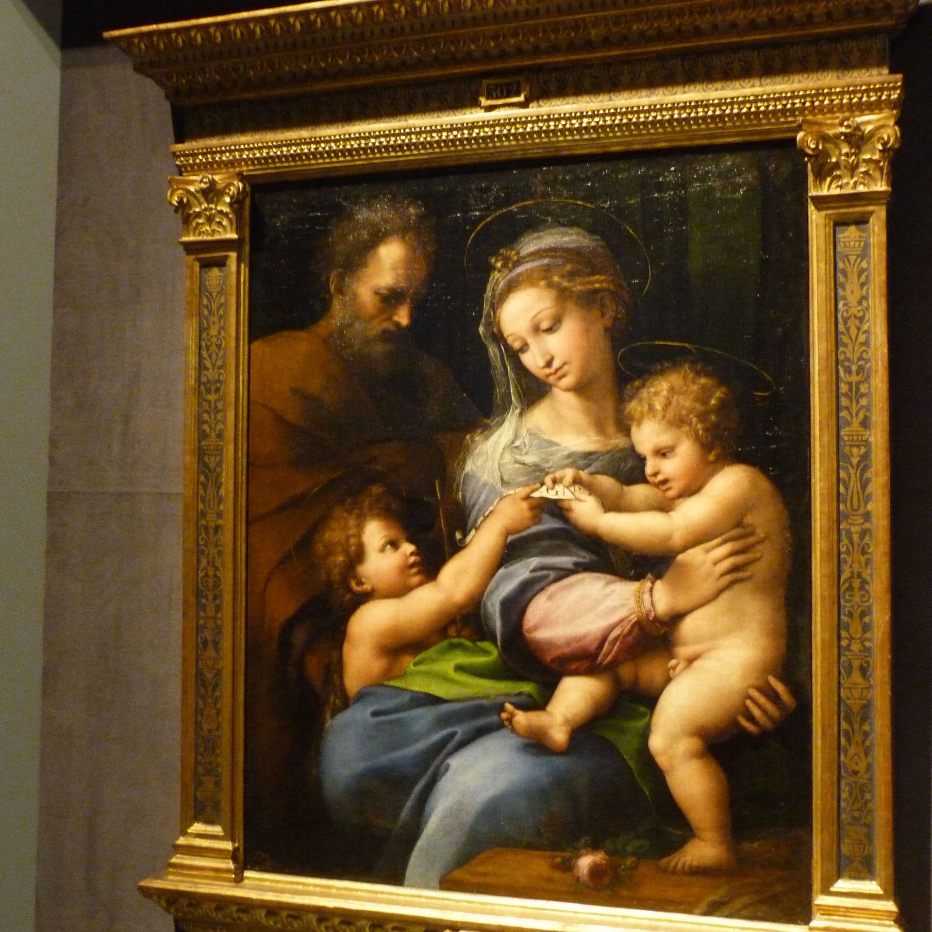 Возможно, Рафаэль, пририсовал свою Мадонну и еще двух героев на ком-то начинает полотно?