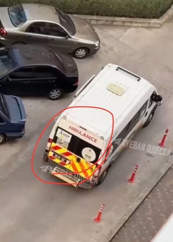 Одесский ТЦК отреагировал на скандал с военкомами, которые затолкали мужчину в скорую: подробности 1