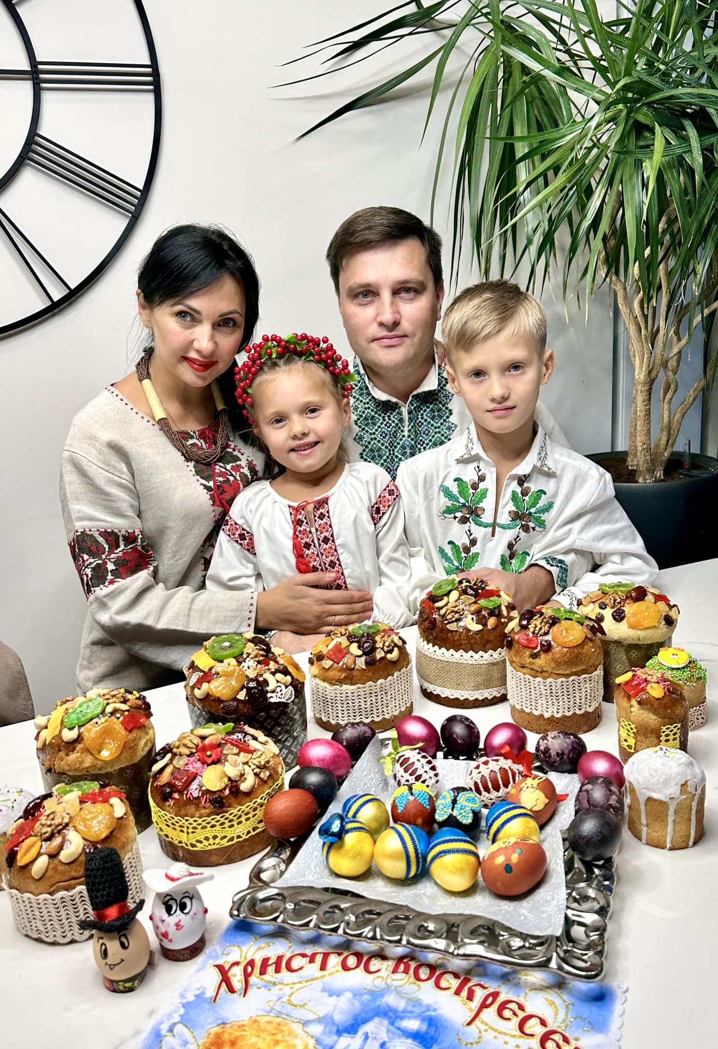 Андрій Ковальський з дружиною та дітьми Андрій Ковальський з дружиною та дітьми